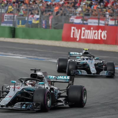 Kimi Räikkönen, Lewis Hamilton och Valtteri Bottas i farten.