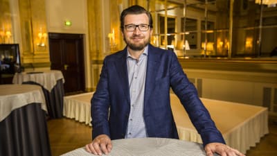 Ylen tuottaja Anssi Autio UMK18-pressitilaisuudessa