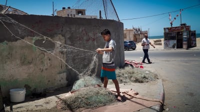 Kalastus on vaikeaa Gazassa, koska Israel rajoittaa kuinka kauas rannasta kalastajat saavat mennä.