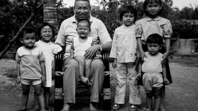 Röda khmerernas ledare Pol Pot med barn
