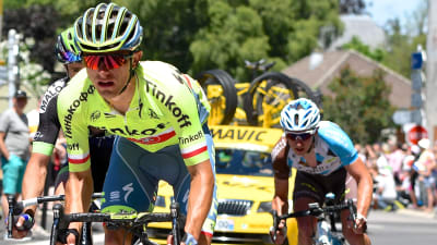 Tre landsvägscyklister under Tour de France.