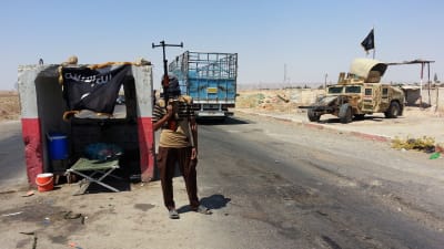 Jihadistkrigare vid vägspärr utanför staden Baiji i norra Irak i juni 2014