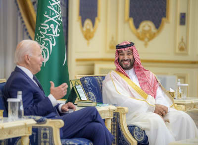 President Joe Biden och Saudiarabiens kronprins Mohammed bin Salman i det kungliga palatset i staden Jidda 15.7.2022.