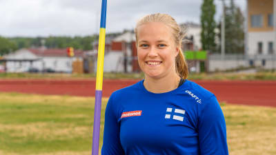 Porträttbild på Emilia Karell.