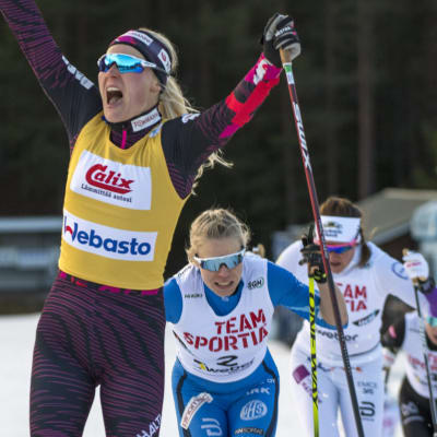 Anne Kyllönen vinner damsprinten före Jasmi Joensuu och Anni Alakoski.