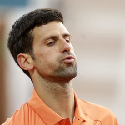 Novak Djokovic under en tennisturnering i Serbien.
