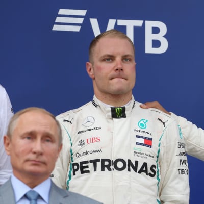 För ett år sedan delade Rysslands president Vladimir Putin ut pris till Valtteri Bottas och Lewis Hamilton.