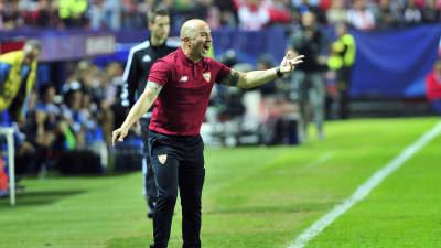 Sevilla-tränaren Jorge Sampaoli styr sina spelare