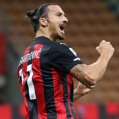 I måndags firade Zlatan Ibrahimovic sitt 1–0-mål i matchen mot Bologna. 