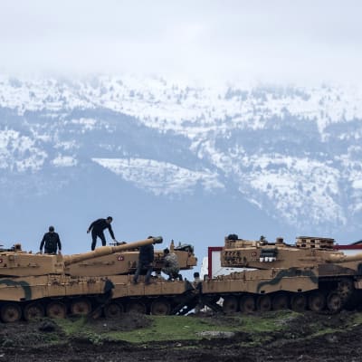 Den syriska armén har lovat hjälp åt kurder som angrips av en turkisk invasionsstyrka