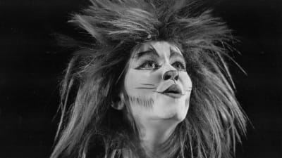 Riitta Havukainen Jellimaarin roolissa Helsingin kaupunginteatterin musikaalissa Cats vuonna 1985.