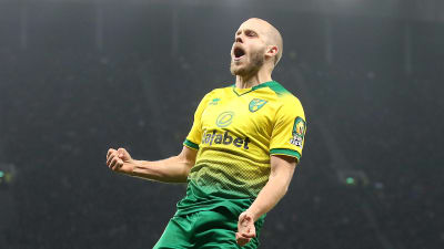 Norwichs Teemu Pukki firar sitt straffmål mot Tottenham.