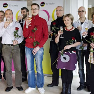 Vuonna 2008 Teemu Viinikainen oli ehdolla Teosto-palkinnon saajaksi. Punapaitainen Viinikainen kuvassa keskellä. Teosto-palkinnon sai viime vuonna räppäri Asa.