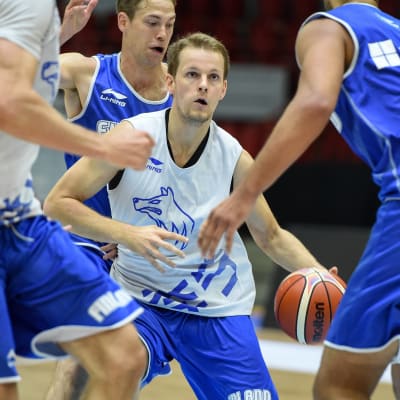 Mikko Koivisto är en finsk landslagsspelare i basket.