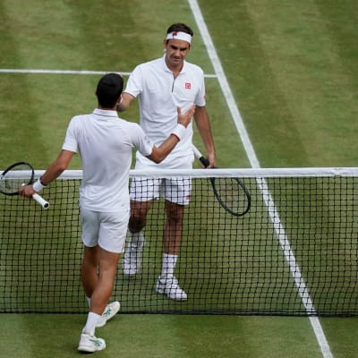 Novak Djokovic ja Roger Federer kuvassa