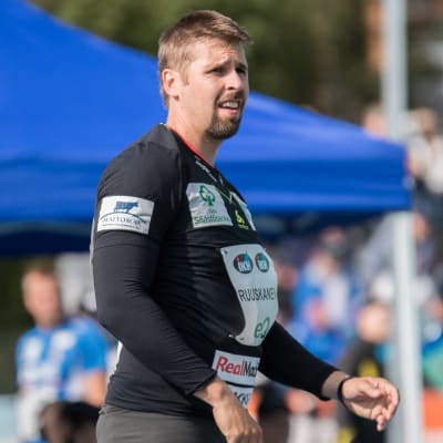 Antti Ruuskanen ser bekymrad ut.