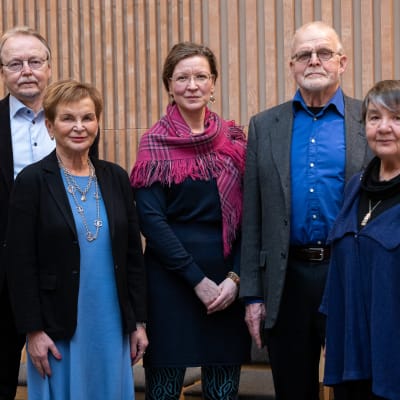 Totuus- ja sovintokomissio. Kari Mäkinen, Hannele Pokka, Miina Seurujärvi, Heikki J. Hyvärinen ja Irja Jefremoff.