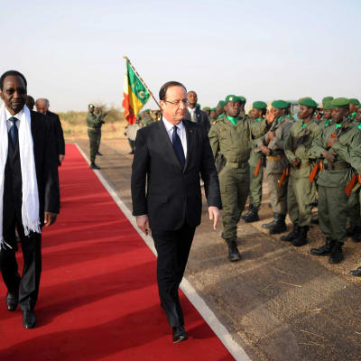 Malis interimsledare Dioncounda Traore och Frankrikes president Francois Hollande.