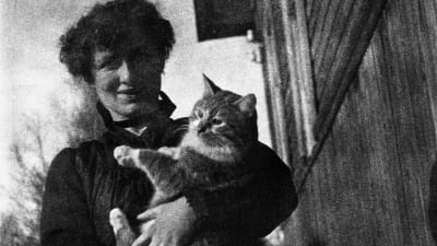 Edith Södergran med katten Totti