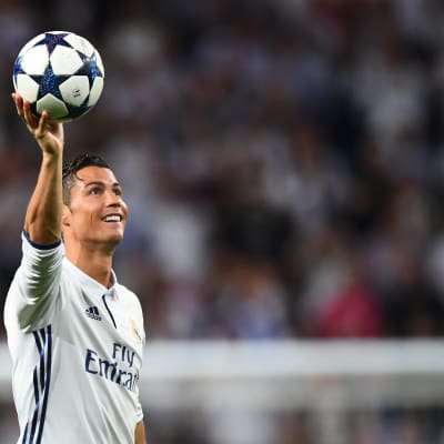 Cristiano Ronaldo gjorde mål nr 100 mot Bayern i Champions League.
