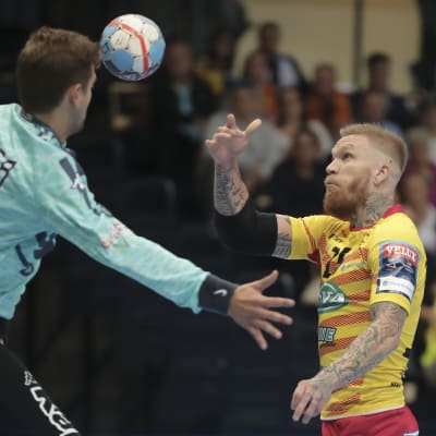 Teemu Tamminens ccosk var nära att besegra Ademar Leon i Champions League i handboll.