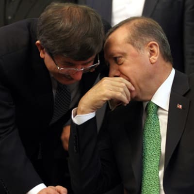 Turkiets premiärminister och utrikesminister diskuterar