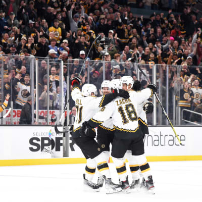 Bostonspelare jublar.