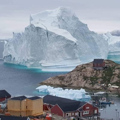 Isberget intill byn Innaarsuit, Grönland, fotograferat på torsdagen 12.7.