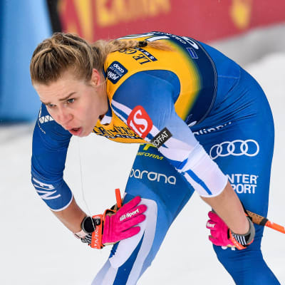 Jasmi Joensuu Oberstdorfin maailmancupin 10 kilometrin kilpailun maalissa 2023.