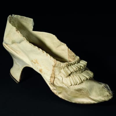 Marie Antoinettes sko såldes på auktion för 43,750 euro 15.11.2020