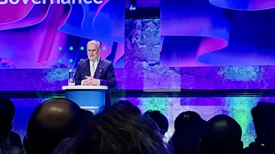 Estlands president Alar Karis håller tal på konferens i Tallinn.