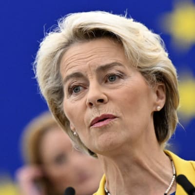 Ursula von der leyen talar i EU-parlamentet.