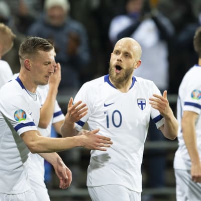 Teemu Pukki firar ett landslagsmål.