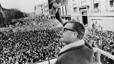 Salvador Allende talar till folkmassor, 1970