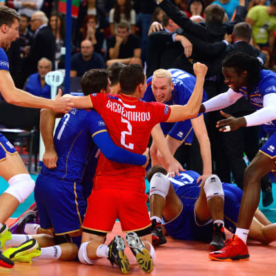 Frankrike firar finalplats i volleybolls-EM 2015.