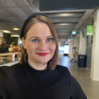 Suvi West Helsingissä, Finnkino Tennispalatsissa 10.5.2023 DocPoint-festivaalin Impact-päivässä.