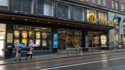 Finnkino kuvapalatsin julkisivu Kaisaniemenkadulla.