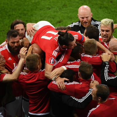 Wales jublar efter lagets 2-1-mål mot Belgien.