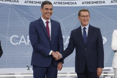 Spaniens premiärminister, socialistledaren  Pedro Sanchez och ledaren för det konservativa folkpartiet Partido Popular (PP). Alberto Nunez Feijoo 