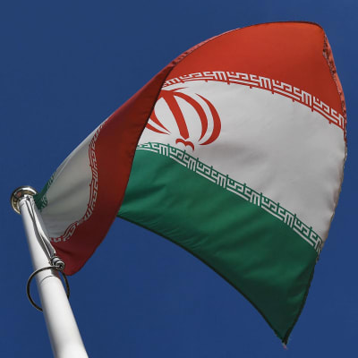 Den iranska flaggan fladdrade utanför IAEA:s huvudkvarter i Wien i mars 2021.