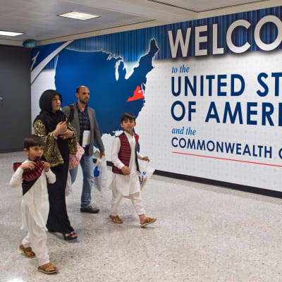 Muslimsk familj på Dulles International Airport, i Virginia 29.6.2017