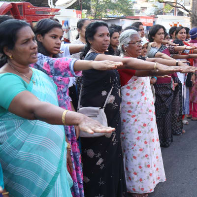 Över 3 miljoner kvinnor står i solidaritetsyttring för att kvinnor ska få gå in i templet Sabarimala