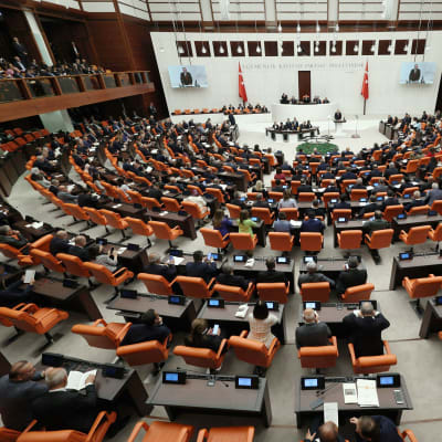 Bild inifrån Turkiets parlament. 