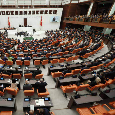 Bild inifrån Turkiets parlament. 