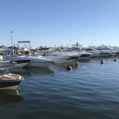 lördag 8 augusti  18-tiden, Poker run bryggan