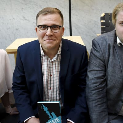 Salla Vuorikoski ,Jussi Eronen och Jarno Liski vid publiceringen av Ylegate.
