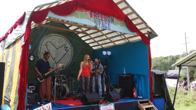 Bandet Tutu uppträder på Freedom Stage på Faces.