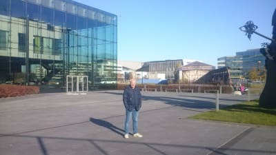 Mikael Jakobsson utanför Musikhuset