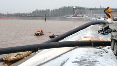 Sedimentbassäng vid gruvan i Talvivaara