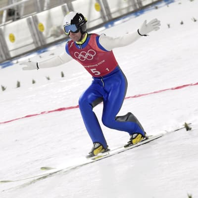 Janne Ahonen landar ett hopp i OS